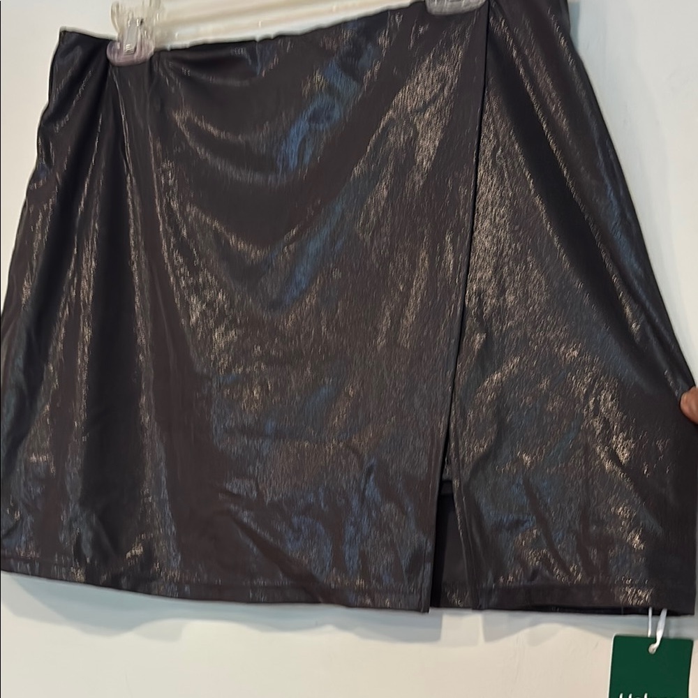 HALARA Elegant shimmery Black Skort